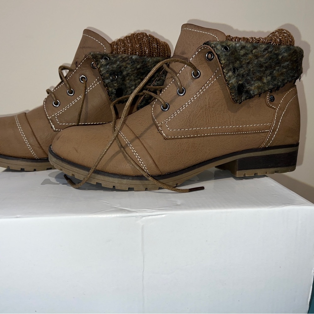 SHO Beautiful Women’s Knitted Boots size 11